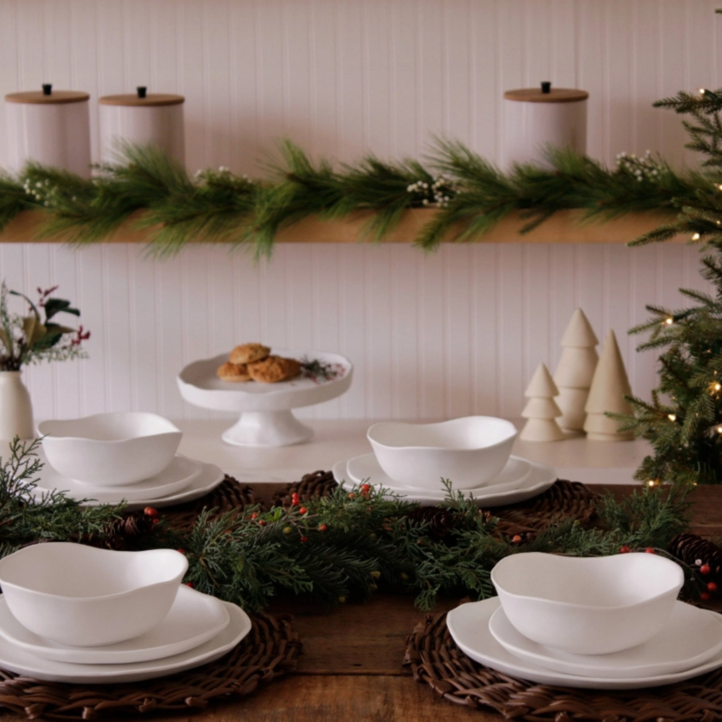 Sculpted Round Plate (Set of 4)